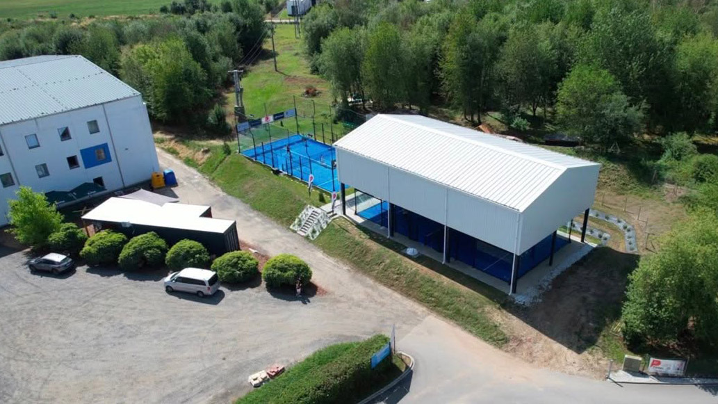 Padel Klatovy — letecký pohled na areál