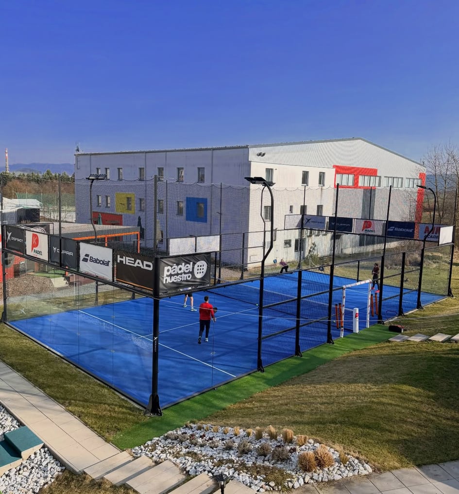 Venkovní padelový kurt areálu Padelun